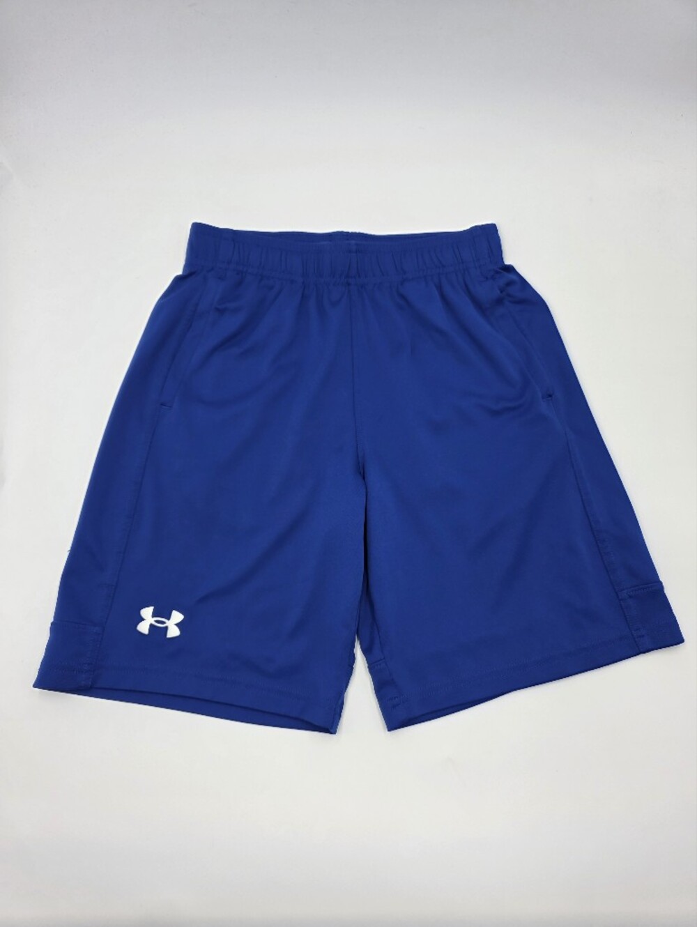 Under Armour boys' blue athletic shorts size M